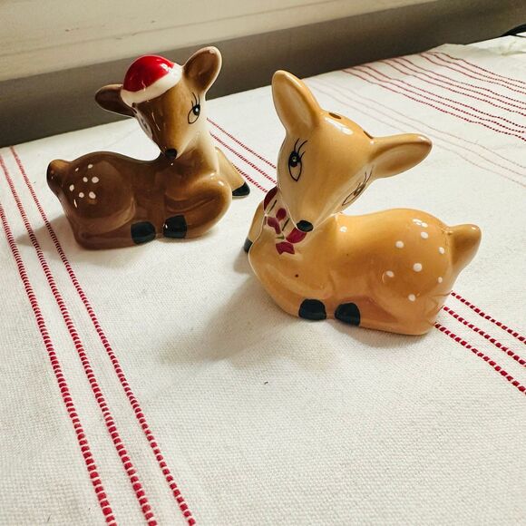 Cracker Barrel Other - Small Christmas Reindeer Salt & Pepper Shakers